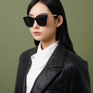 Kính Mát Đi Biển